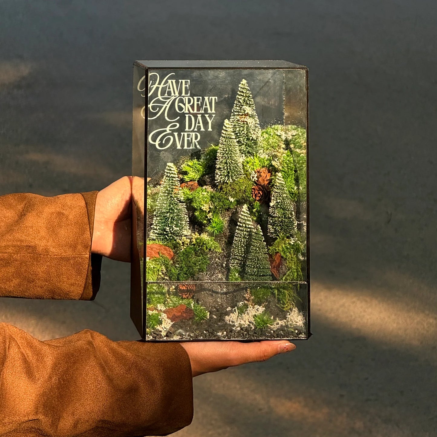 Lilforest - Snowlight (5.9x5.9x9.8")